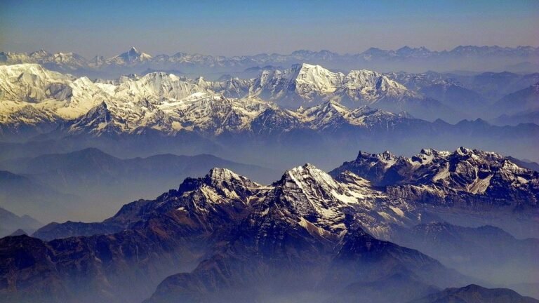 भारत के खूबसूरत पर्वत: रोमांचित और प्राकृतिक सौंदर्य का संगम