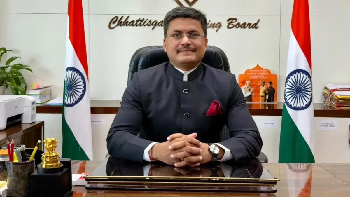 IAS Awanish Sharan Sangi Express bike ambulance - Inspiring stories of IAS officers in Hindi