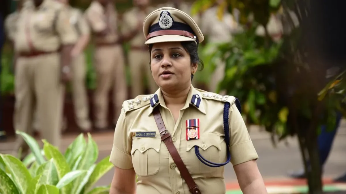 IPS D Roopa Moudgil - Inspiring stories of IAS and IPS officers in Hindi