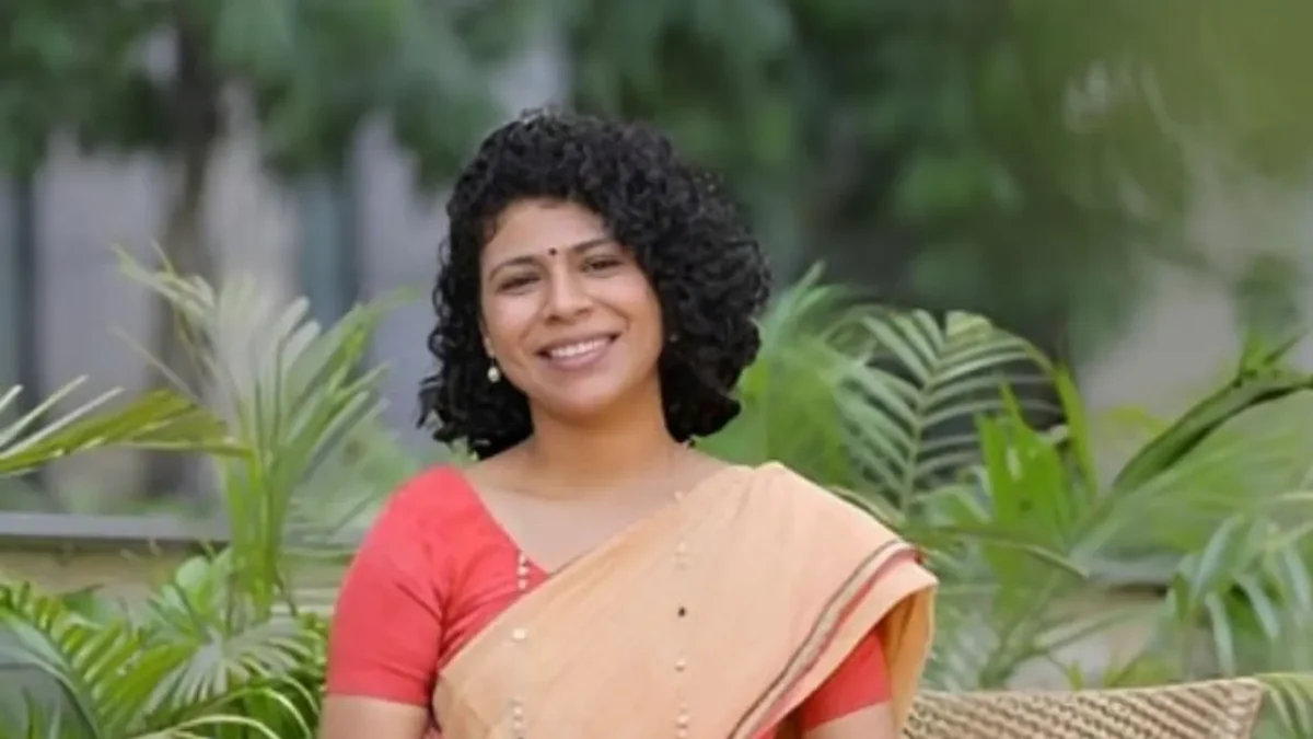 IAS Durga Shakti Nagpal action against illegal mining - Inspiring stories of IAS officers in Hindi